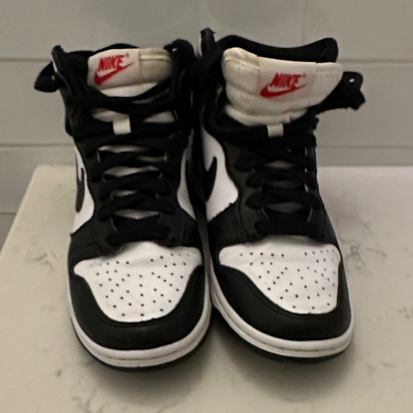 Nike Black and White Sneakers women’s 5.5 - Picture 5 of 6